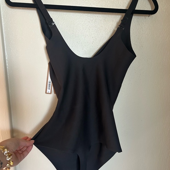 SKIMS Body Plunge Bodysuit - Picture 5 of 7